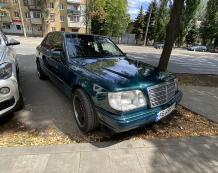 Зеленый Мерседес 220, объемом двигателя 2.2 л и пробегом 490 тыс. км за 3100 $, фото 12 на Automoto.ua