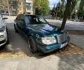 Зеленый Мерседес 220, объемом двигателя 2.2 л и пробегом 490 тыс. км за 3100 $, фото 12 на Automoto.ua