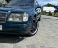 Зеленый Мерседес 220, объемом двигателя 2.2 л и пробегом 490 тыс. км за 3100 $, фото 5 на Automoto.ua