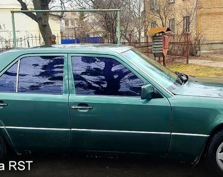 Зелений Мерседес 220, об'ємом двигуна 2.2 л та пробігом 380 тис. км за 2499 $, фото 6 на Automoto.ua