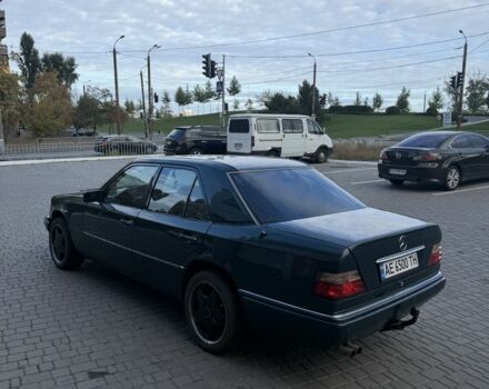 Зеленый Мерседес 220, объемом двигателя 2.2 л и пробегом 450 тыс. км за 1800 $, фото 10 на Automoto.ua