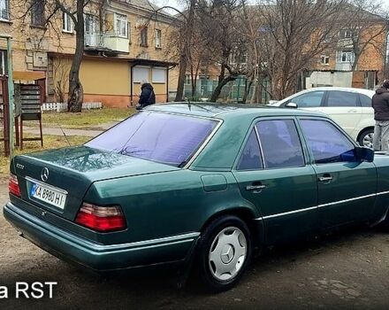 Зелений Мерседес 220, об'ємом двигуна 2.2 л та пробігом 380 тис. км за 2499 $, фото 8 на Automoto.ua