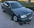Зеленый Мерседес 220, объемом двигателя 2.2 л и пробегом 460 тыс. км за 2600 $, фото 1 на Automoto.ua