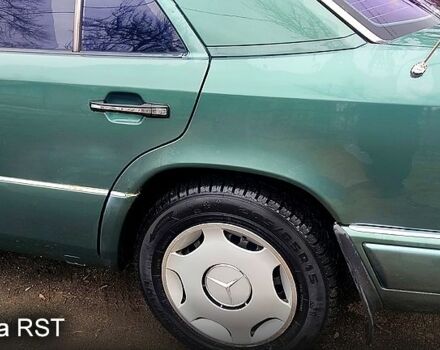 Зелений Мерседес 220, об'ємом двигуна 2.2 л та пробігом 380 тис. км за 2499 $, фото 10 на Automoto.ua