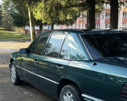 Зелений Мерседес 220, об'ємом двигуна 2.2 л та пробігом 419 тис. км за 2850 $, фото 10 на Automoto.ua