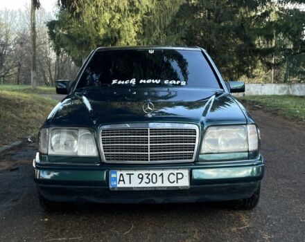 Зелений Мерседес 220, об'ємом двигуна 2.2 л та пробігом 419 тис. км за 2850 $, фото 1 на Automoto.ua