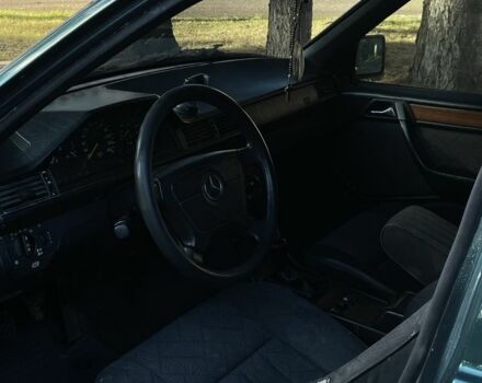 Зелений Мерседес 220, об'ємом двигуна 2.2 л та пробігом 419 тис. км за 2850 $, фото 11 на Automoto.ua