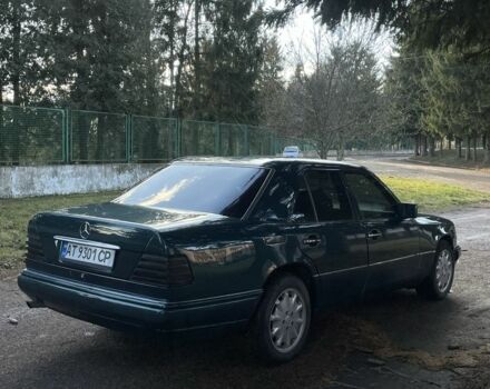 Зелений Мерседес 220, об'ємом двигуна 2.2 л та пробігом 419 тис. км за 2850 $, фото 6 на Automoto.ua