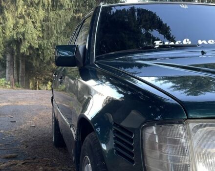 Зелений Мерседес 220, об'ємом двигуна 2.2 л та пробігом 419 тис. км за 2850 $, фото 4 на Automoto.ua