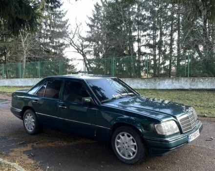 Зелений Мерседес 220, об'ємом двигуна 2.2 л та пробігом 419 тис. км за 2850 $, фото 5 на Automoto.ua