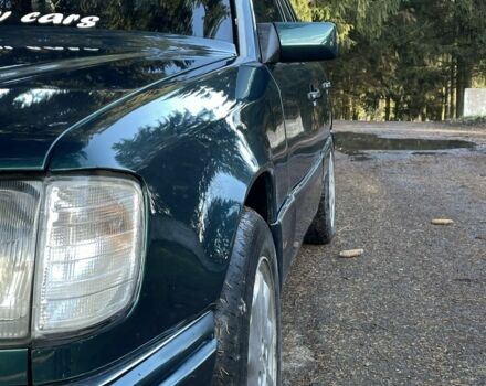 Зелений Мерседес 220, об'ємом двигуна 2.2 л та пробігом 419 тис. км за 2850 $, фото 3 на Automoto.ua