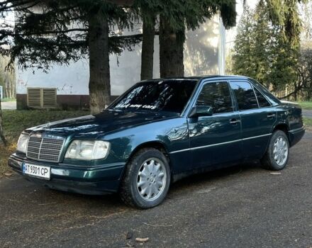 Зелений Мерседес 220, об'ємом двигуна 2.2 л та пробігом 419 тис. км за 2850 $, фото 2 на Automoto.ua