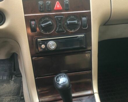 Зеленый Мерседес 220, объемом двигателя 2.2 л и пробегом 1 тыс. км за 2700 $, фото 7 на Automoto.ua