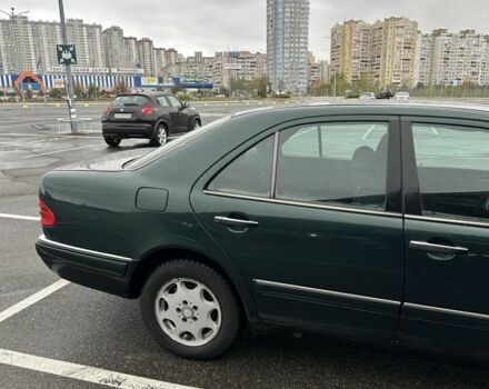 Зелений Мерседес 220, об'ємом двигуна 2.2 л та пробігом 450 тис. км за 3500 $, фото 2 на Automoto.ua