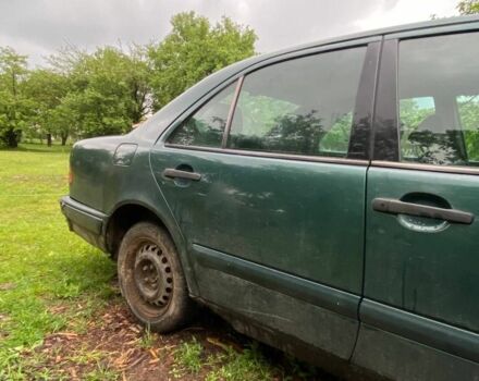 Зелений Мерседес 220, об'ємом двигуна 0 л та пробігом 450 тис. км за 599 $, фото 3 на Automoto.ua