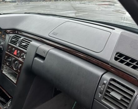 Зеленый Мерседес 220, объемом двигателя 2.2 л и пробегом 450 тыс. км за 3700 $, фото 5 на Automoto.ua