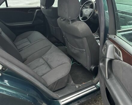 Зеленый Мерседес 220, объемом двигателя 2.2 л и пробегом 450 тыс. км за 3700 $, фото 6 на Automoto.ua