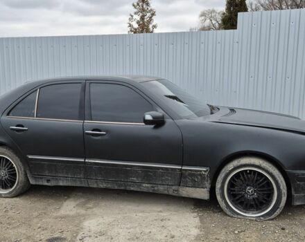 Зеленый Мерседес 220, объемом двигателя 2 л и пробегом 451 тыс. км за 2300 $, фото 7 на Automoto.ua