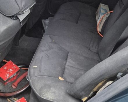 Зеленый Мерседес 220, объемом двигателя 2 л и пробегом 451 тыс. км за 2300 $, фото 1 на Automoto.ua