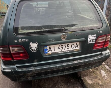 Зеленый Мерседес 220, объемом двигателя 2.1 л и пробегом 420 тыс. км за 2300 $, фото 2 на Automoto.ua