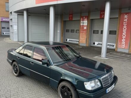 Мерседес 220 1994 в Днепре (Днепропетровске) на Automoto.ua Зеленый Мерседес 220, объемом двигателя 2.2 л и пробегом 450 тыс. км за 1800 $, фото 1 на Automoto.ua