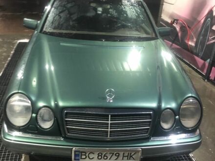 Зеленый Мерседес 220, объемом двигателя 2.2 л и пробегом 1 тыс. км за 2700 $, фото 1 на Automoto.ua