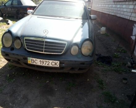 Зелений Мерседес 220, об'ємом двигуна 2.2 л та пробігом 2 тис. км за 1800 $, фото 1 на Automoto.ua