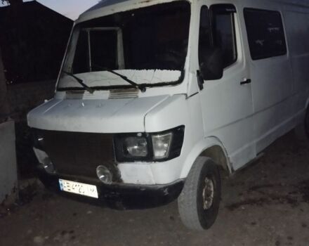 Белый Мерседес 230, объемом двигателя 2.3 л и пробегом 670 тыс. км за 2000 $, фото 2 на Automoto.ua