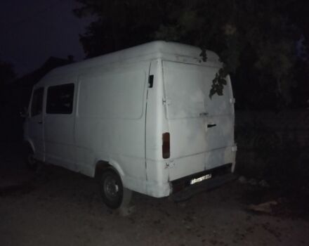 Белый Мерседес 230, объемом двигателя 2.3 л и пробегом 670 тыс. км за 2000 $, фото 3 на Automoto.ua