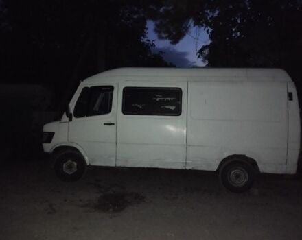 Белый Мерседес 230, объемом двигателя 2.3 л и пробегом 670 тыс. км за 2000 $, фото 1 на Automoto.ua