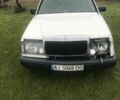 Белый Мерседес 230, объемом двигателя 2.3 л и пробегом 250 тыс. км за 1177 $, фото 1 на Automoto.ua