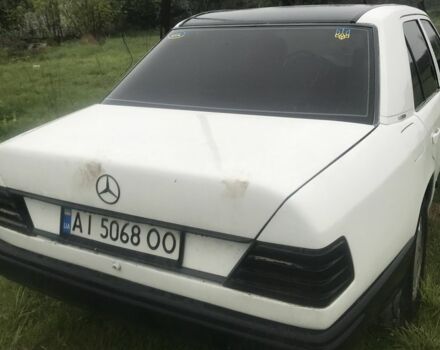 Белый Мерседес 230, объемом двигателя 2.3 л и пробегом 250 тыс. км за 1177 $, фото 4 на Automoto.ua