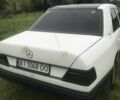 Белый Мерседес 230, объемом двигателя 2.3 л и пробегом 250 тыс. км за 1177 $, фото 4 на Automoto.ua