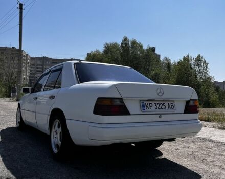 Білий Мерседес 230, об'ємом двигуна 2.3 л та пробігом 300 тис. км за 2500 $, фото 3 на Automoto.ua