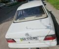 Белый Мерседес 230, объемом двигателя 2.3 л и пробегом 338 тыс. км за 1500 $, фото 2 на Automoto.ua