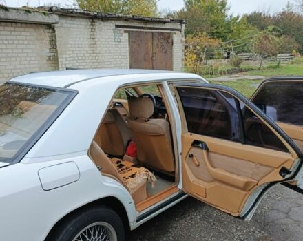 Белый Мерседес 230, объемом двигателя 2.3 л и пробегом 357 тыс. км за 1700 $, фото 7 на Automoto.ua