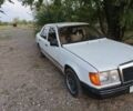 Білий Мерседес 230, об'ємом двигуна 2.3 л та пробігом 400 тис. км за 1700 $, фото 1 на Automoto.ua