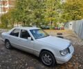 Белый Мерседес 230, объемом двигателя 2.3 л и пробегом 338 тыс. км за 1500 $, фото 1 на Automoto.ua