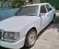 Белый Мерседес 230, объемом двигателя 2.3 л и пробегом 300 тыс. км за 2500 $, фото 1 на Automoto.ua