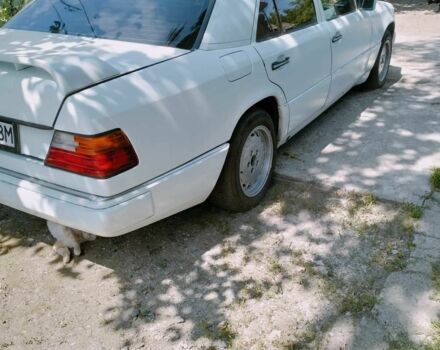 Белый Мерседес 230, объемом двигателя 2.3 л и пробегом 300 тыс. км за 2500 $, фото 2 на Automoto.ua