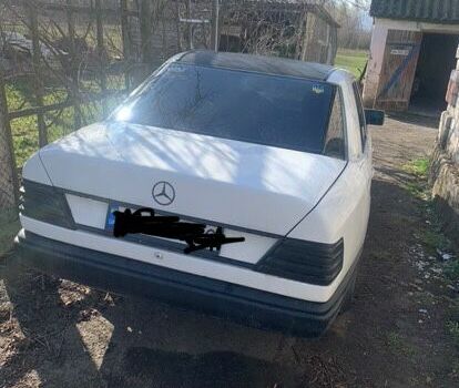 Белый Мерседес 230, объемом двигателя 2.3 л и пробегом 250 тыс. км за 1300 $, фото 5 на Automoto.ua