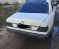 Белый Мерседес 230, объемом двигателя 2.3 л и пробегом 250 тыс. км за 1300 $, фото 3 на Automoto.ua