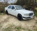 Белый Мерседес 230, объемом двигателя 2.3 л и пробегом 300 тыс. км за 1500 $, фото 1 на Automoto.ua