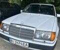 Белый Мерседес 230, объемом двигателя 2.3 л и пробегом 423 тыс. км за 2500 $, фото 1 на Automoto.ua