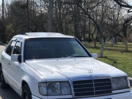 Мерседес 230 1988 у Рівному на Automoto.ua Білий Мерседес 230, об'ємом двигуна 2 л та пробігом 436 тис. км за 2999 $, фото 1 на Automoto.ua