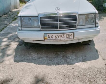 Белый Мерседес 230, объемом двигателя 2.3 л и пробегом 300 тыс. км за 2500 $, фото 1 на Automoto.ua