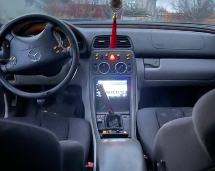 Черный Мерседес 230, объемом двигателя 2.3 л и пробегом 2 тыс. км за 2100 $, фото 6 на Automoto.ua