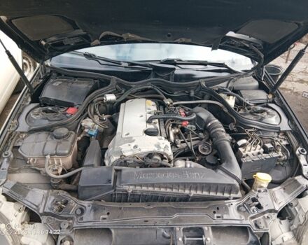 Черный Мерседес 230, объемом двигателя 2 л и пробегом 350 тыс. км за 5216 $, фото 7 на Automoto.ua