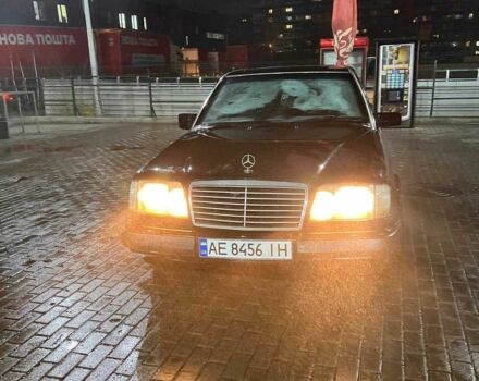 Черный Мерседес 230, объемом двигателя 2.3 л и пробегом 250 тыс. км за 2362 $, фото 5 на Automoto.ua