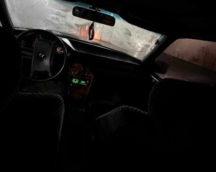 Черный Мерседес 230, объемом двигателя 2.3 л и пробегом 250 тыс. км за 2362 $, фото 6 на Automoto.ua